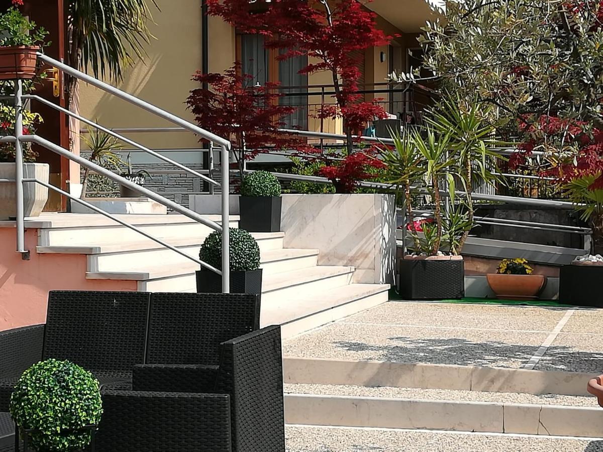 Hotel Virginia Garda  Exterior photo